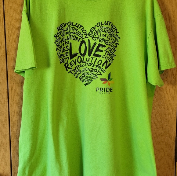❤P🧡R💛I💚D💙E💜 T-shirt from 2017 in Twin Cities! - Picture 8 of 13